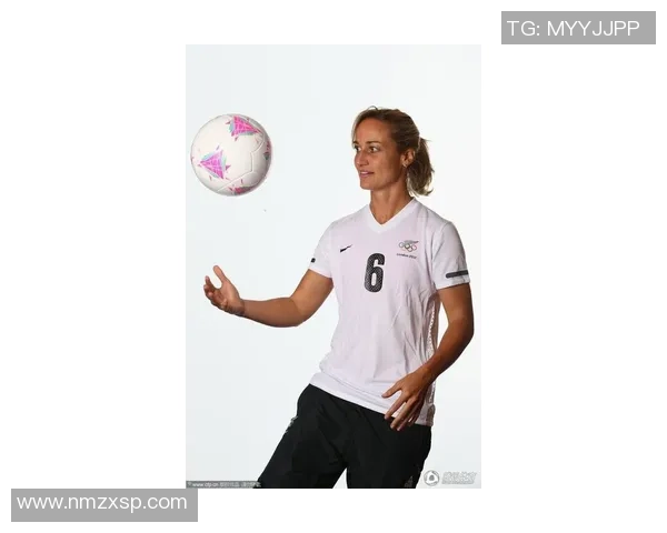 足球球星模仿艾弗森经典拍照姿势展现独特个性与魅力 足球球星模仿艾弗森经典拍照姿势展现独特个性与魅力