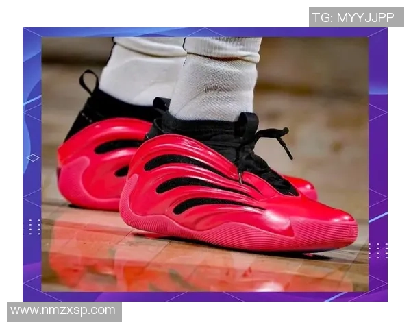 足球球星私下常穿鞋款揭秘舒适与时尚并存的日常之选 足球球星私下常穿鞋款揭秘舒适与时尚并存的日常之选