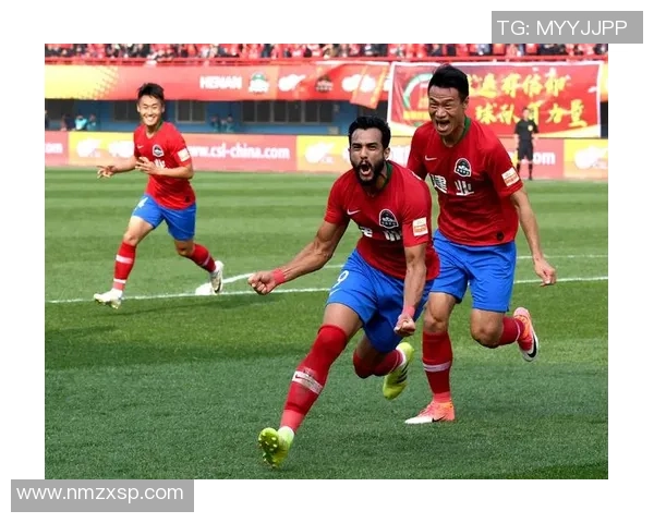 郑州建业足球队球星风采展现与发展历程分析